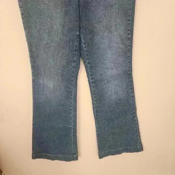 Jones new york  Broadway flare size 8  medium wash p5022 - Picture 4 of 8